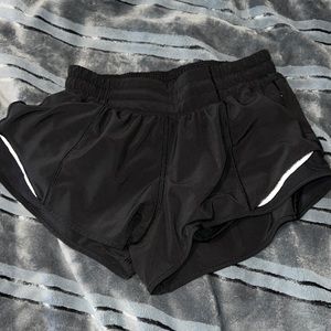 Lululemon hotty hot 2” shorts